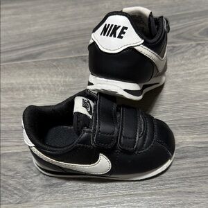 Nike Kids Black and White Velcro Sneakers
